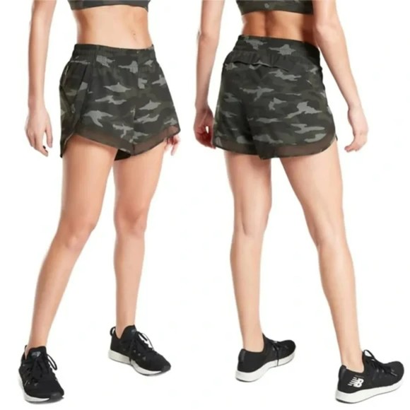 ⭐ Athleta Mesh Racer Run Short Camo Olive Size S - Picture 15 of 15